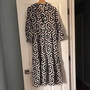 Zara Black and Cream Long Sleeve Dress